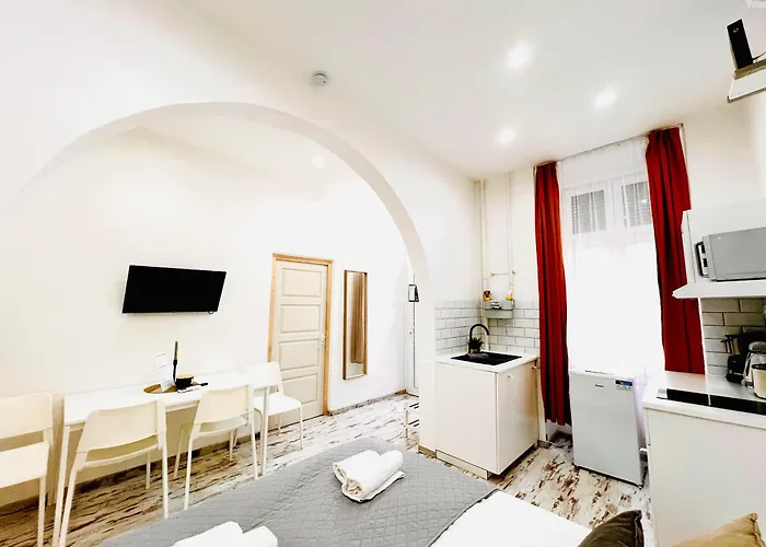 Comfy Luxury With 2 In The Centre Aa