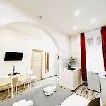 Comfy Luxury With 2 In The Centre Aa