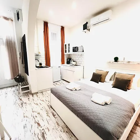 Comfy Luxury With 2 In The Centre Aa Apartment Budapest